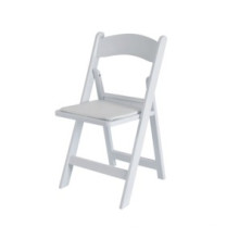 Silla apilable de plástico blanco